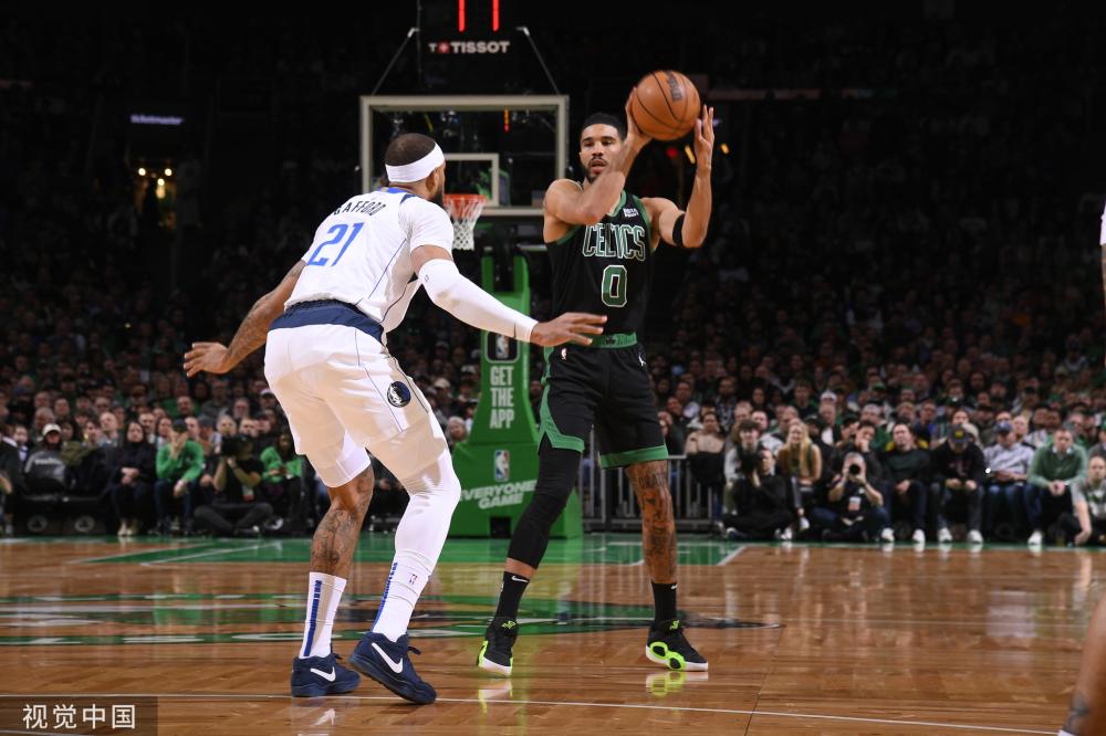 他在面对乔 他在面对乔